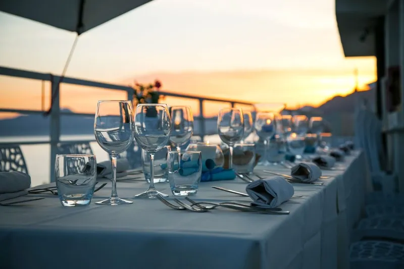 Jak powinna wyglądać mała gastronomia? Wyposażenie do restauracji